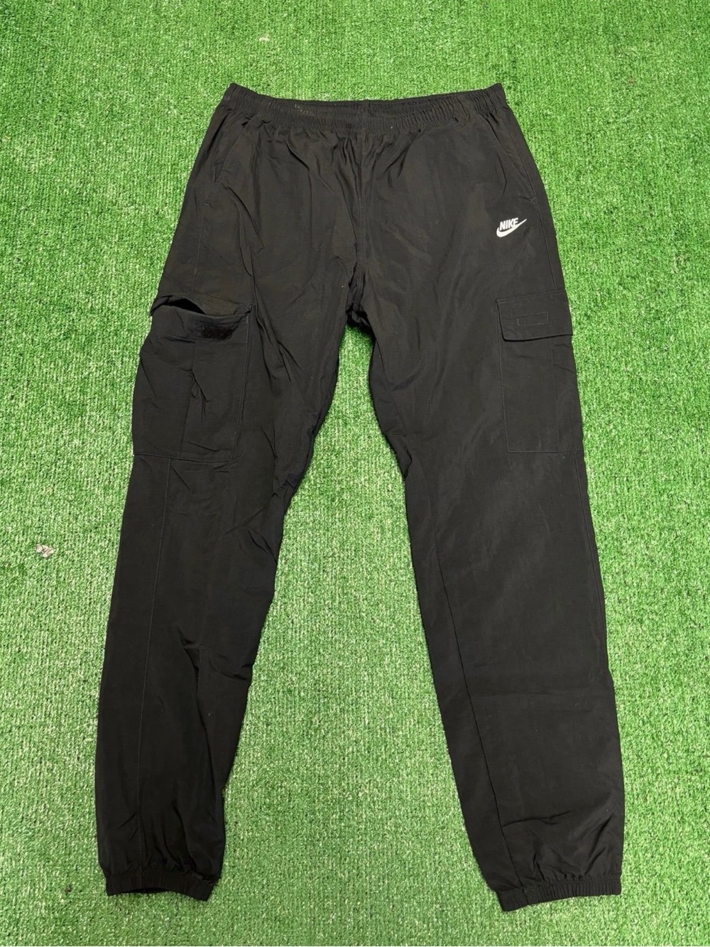 Nike Club Men's Woven Cargo Trousers in Black size M